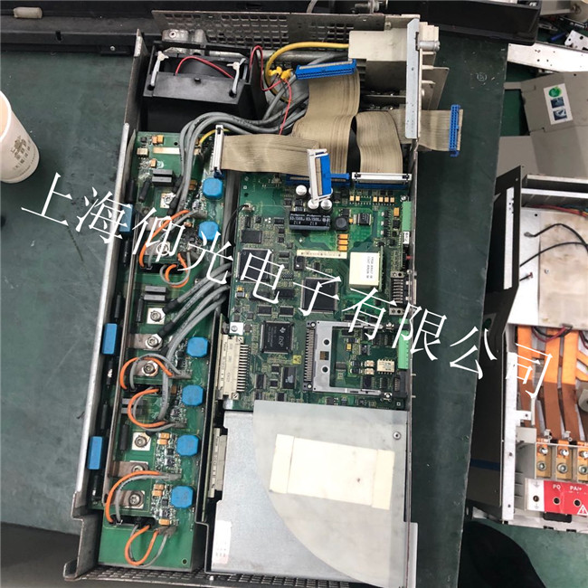 工业电梯康沃FSCG05系列变频器通电显示POFF
