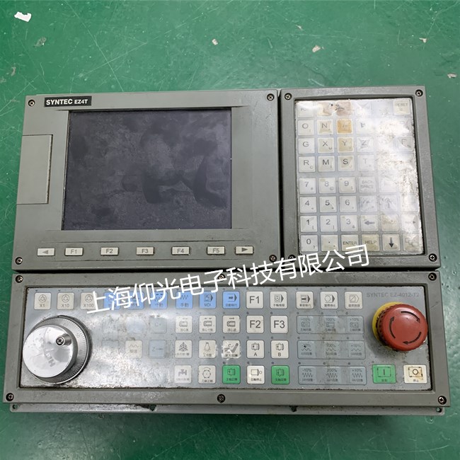 SYNTEC新代系统面板显示屏维修EZ4T上电黑屏故障维修