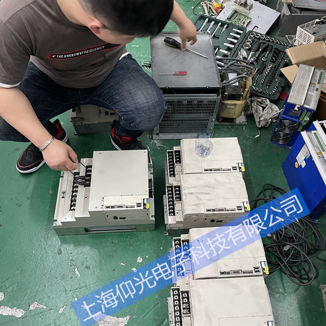 安川伺服驱动器维修SGD7S-590A10A002显示报警修理