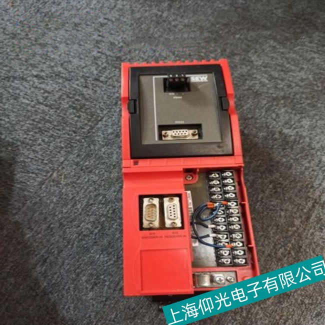 云浮SEW变频器上电无显示故障分析维修