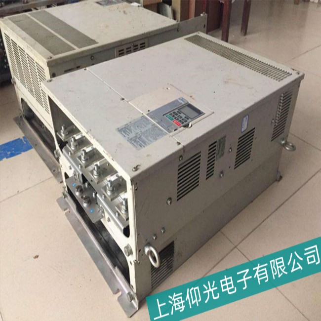 上海嘉定安川变频器CIMR-F7B40P4显示OC代码检测维修