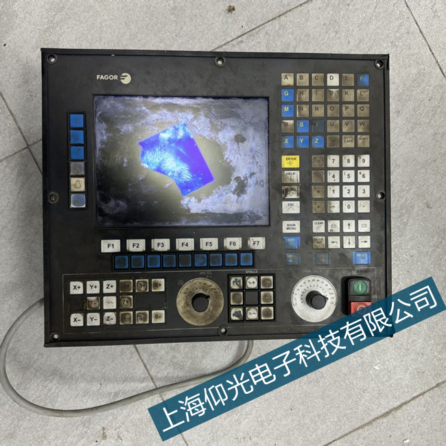 发格数控维修系统上电后屏幕显示高亮但没有内容修理