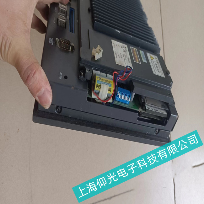 MITSUBISHI三菱工控机MT700上电烧保险故障原因