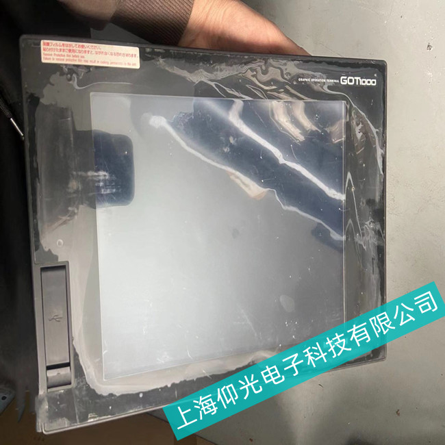 三菱GOT2000工控机通电几分钟后显示屏变蓝色是因为什么
