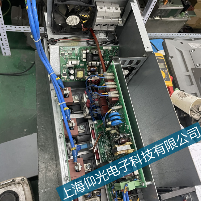 万源包米勒伺服驱动器1105故障代码维修案例分析