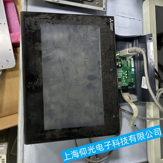 无锡三菱触摸屏A985GOT-TBA上电烧保险故障维修欢迎来电