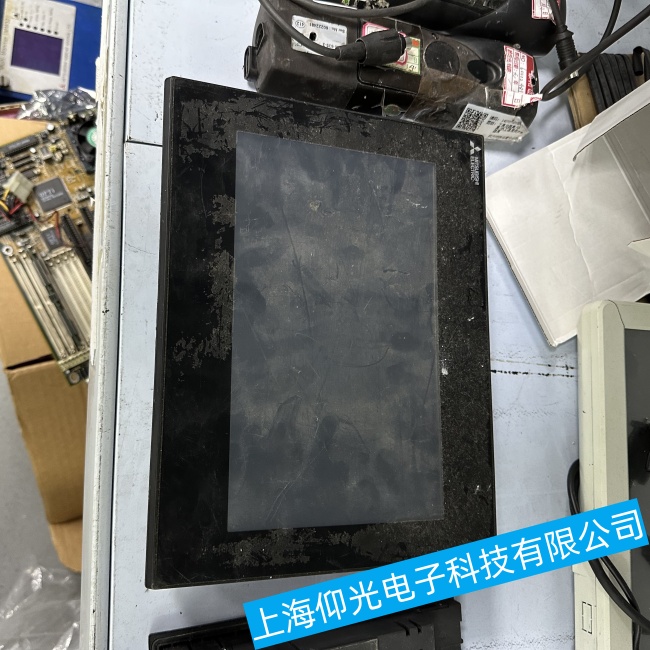 甘肃三菱触摸屏A985GOT-TBD图像上有杂乱的条纹故障维修办事处