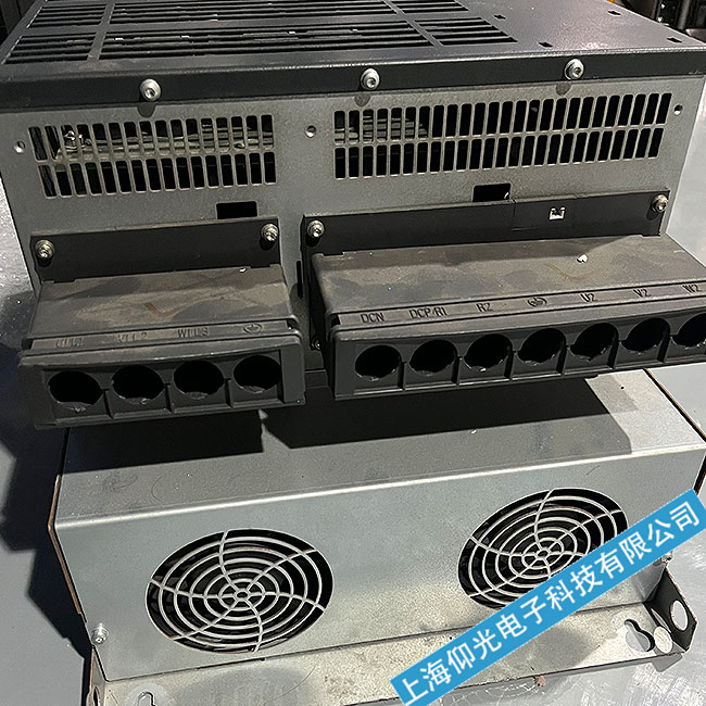 西门子伺服驱动器LED灯闪烁维修上电无显示维修方法