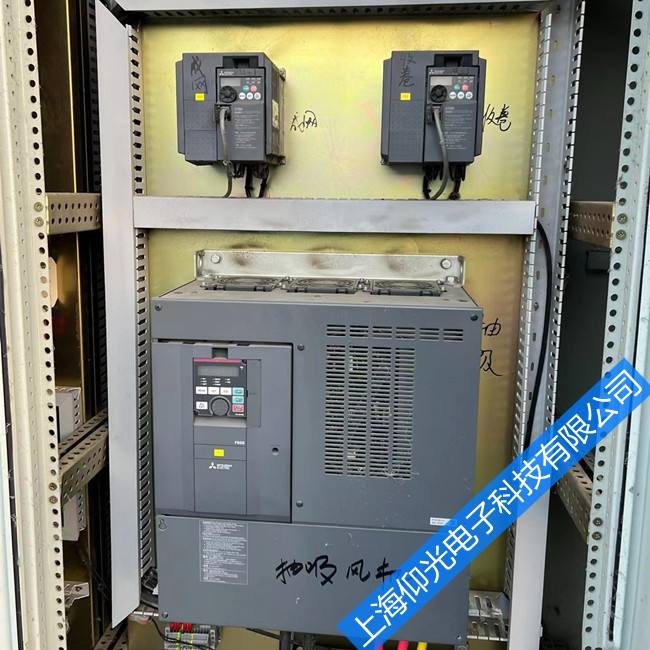 三菱A240-5.5KW变频器换成A540-5.5KW时把A540-5.5KW“N”线接地维修案例