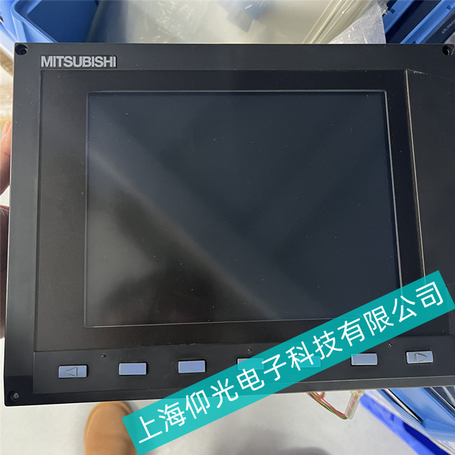 印刷行业工控机专业维修//Mitsubishi三菱工控机显示屏没有无背光灯故障原因