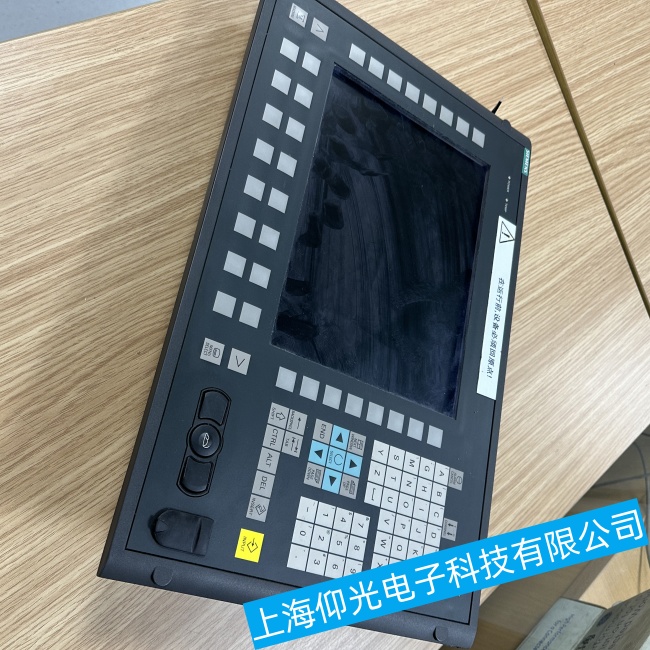 无锡西门子数控系统SINUMERIK 810D通电后红绿灯都亮故障维修厂家地址
