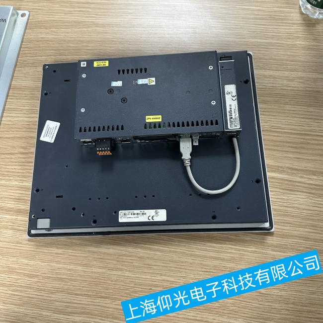 深圳贝加莱触摸屏5PP120.0571-27通电后反复闪屏不开机故障维修2小时快修