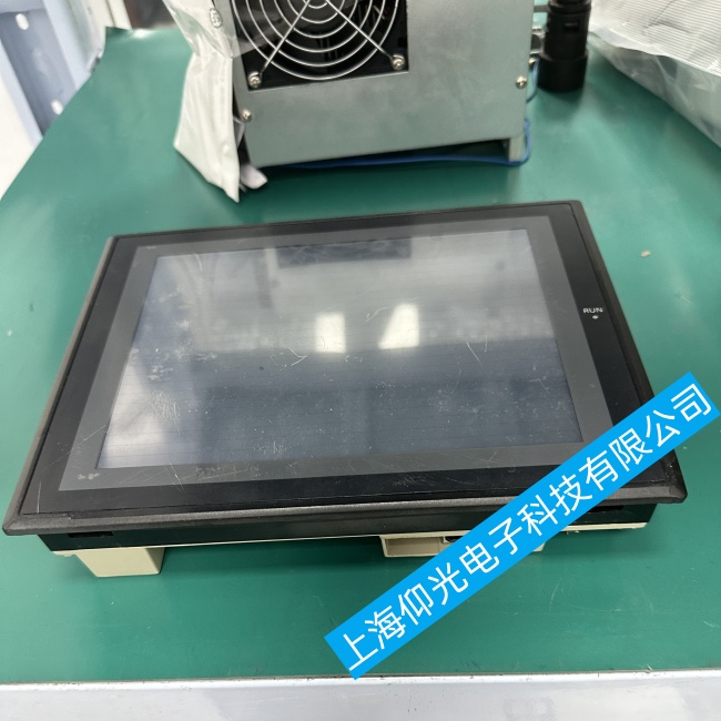 佛山欧姆龙触摸屏NB10W-TW01B图像上又杂乱的条纹故障维修服务中心