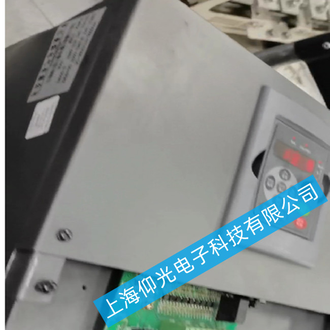 变频器VFD9000-075-P090-T4出现过压故障该如何维修